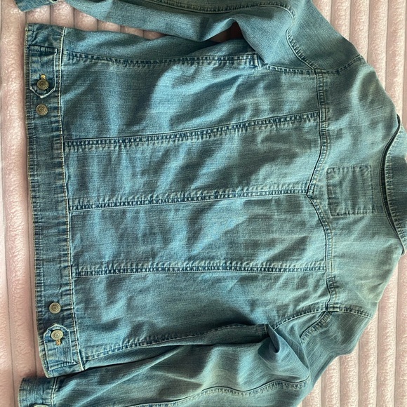 Women’s Classic Blue Denim Jacket - Picture 2 of 3